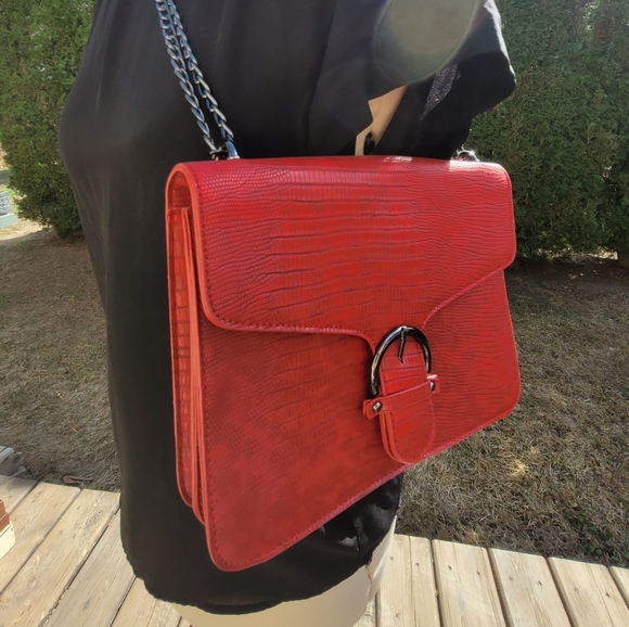 Red purse - Picture 1 of 7